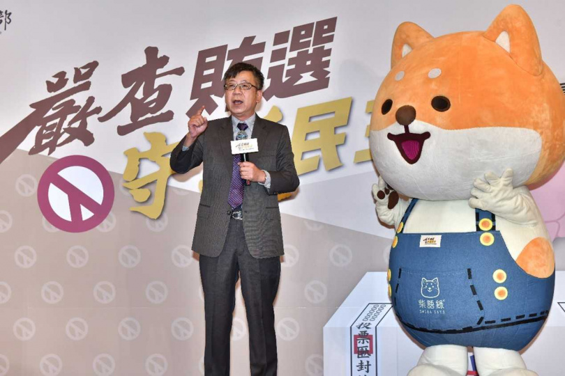 氣象主播林嘉愷與人氣IP「柴語錄」公仔以情境問答方式呈現常見的賄選陷阱。(圖/法務部提供)