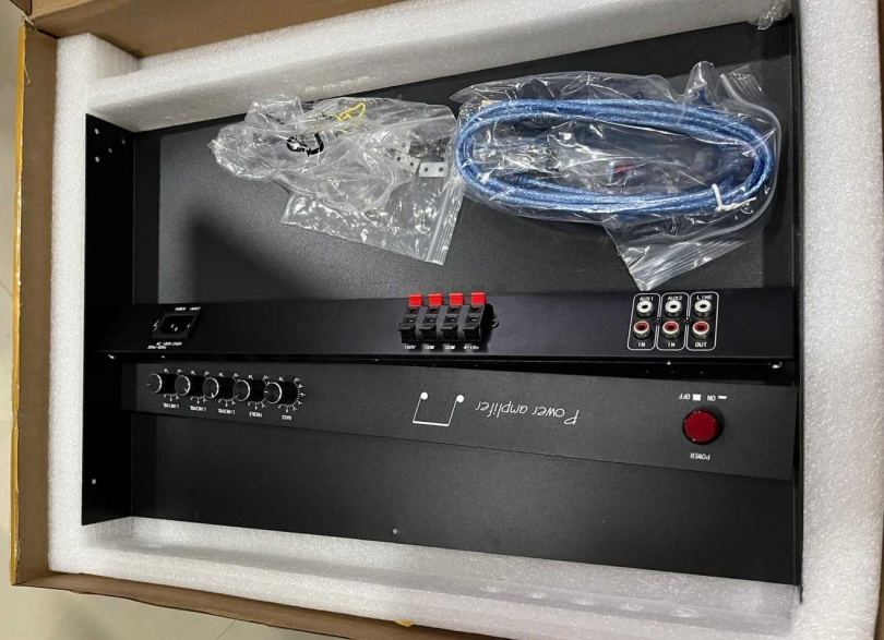 為避人耳目詐團進口相關發話設備時，將發話設備裝上假按鈕，偽裝成音響。(圖／翻攝畫面)