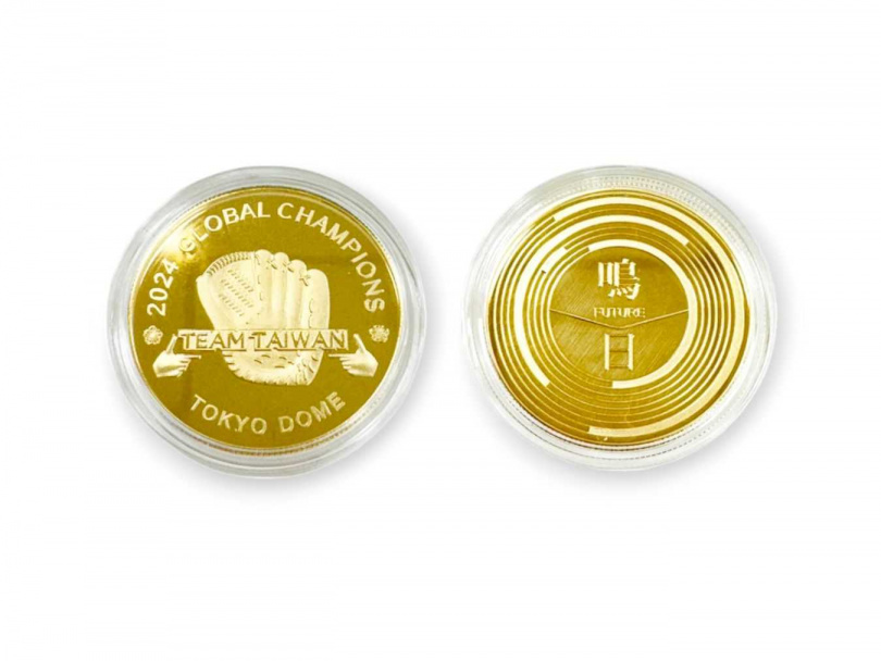 台鐵最新推出的「TEAM TAIWAN精鑄鏡面紀念章」，直徑38mm、厚度3.05mm、重量28.26公克，材質為銅合金、鍍金箔、鍍銀。（圖／台鐵提供）