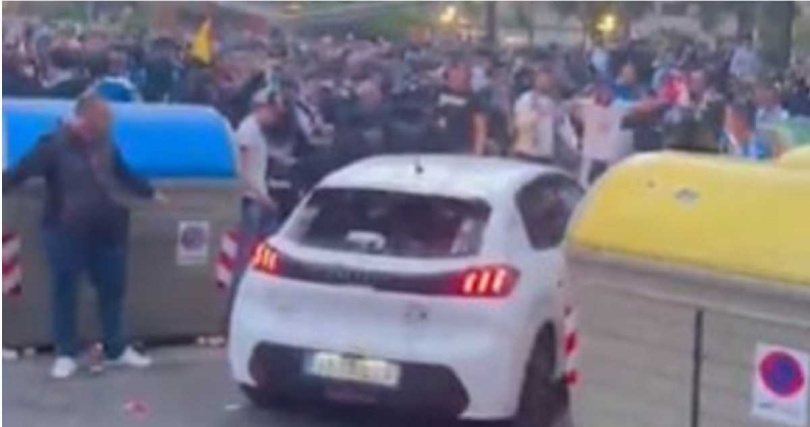 西班牙巴塞隆納體育場外發生汽車衝撞人群事故，導致15人遭撞受傷，所幸傷勢均未危及性命。（圖／擷取自X）