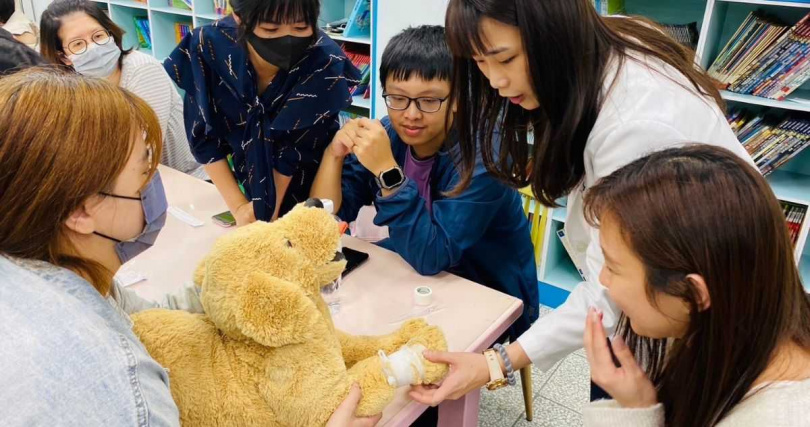 目前有來自全台203家動物醫院、正在受訓與即將受訓的在職從業人員逾500位投入動物醫事助理學習行列。（圖／仁德醫專提供）