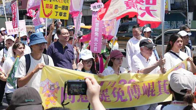 綠營鎖定國民黨立院黨團總召傅崐萁發動罷免,由民進黨秘書長林右昌親自督軍,外傳他還曾密會花蓮魏家、張家意圖策反,但林右昌不願證實(圖/翻攝林右昌臉書)