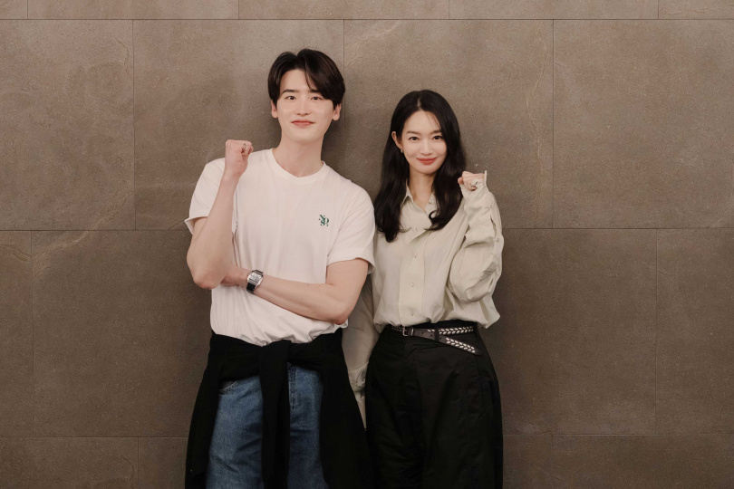 李鍾碩正與申敏兒一起拍攝《再婚皇后》,演王子的他打趣表示自己再年輕5歲就好了。(圖/Disney+提供)