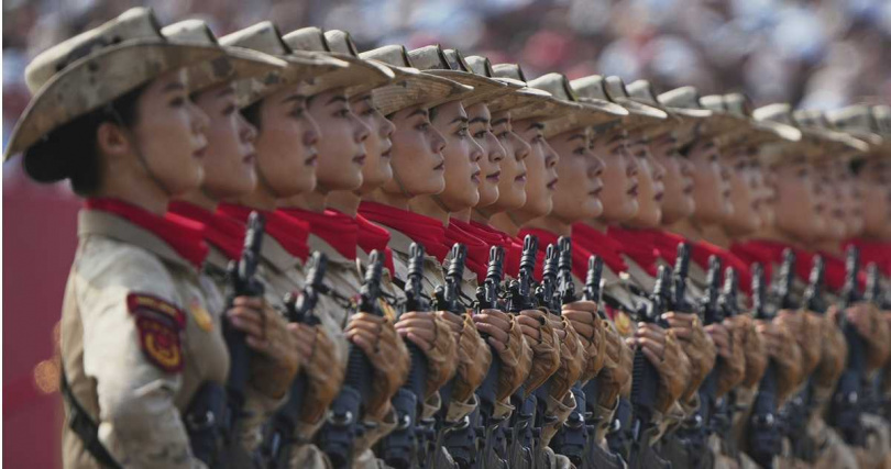 軍人參加93閱兵。（圖／達志／美聯社）