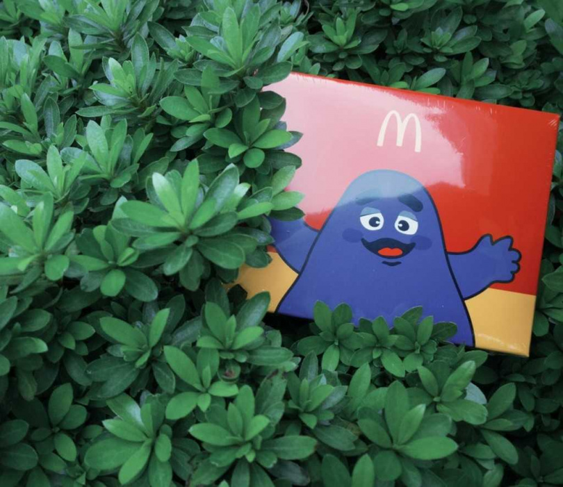 「奶昔大哥毛毛包」以毛絨材質吸睛登場,成搶購焦點。(圖/報系資料照)