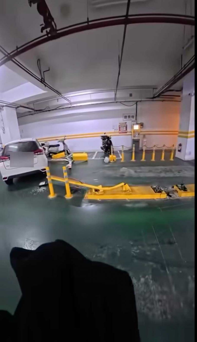 肇事駕駛疑似精神不濟釀禍。(圖/翻攝臉書/爆料公社)