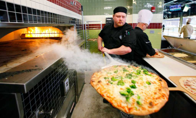 類似情形曾在2025年以色列突襲伊朗前發生，當時披薩指數亦出現異常波動。