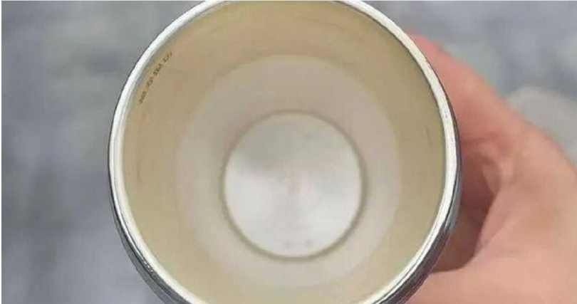 保溫杯內膽標示「足銀999」,估計含銀量達70至80公克。