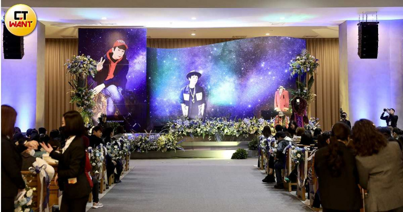 曹西平上月29日猝逝，享壽66歲。乾兒子小俊與家人今日上午於台北市懷愛館為他舉辦追思會。（圖／侯世駿攝）