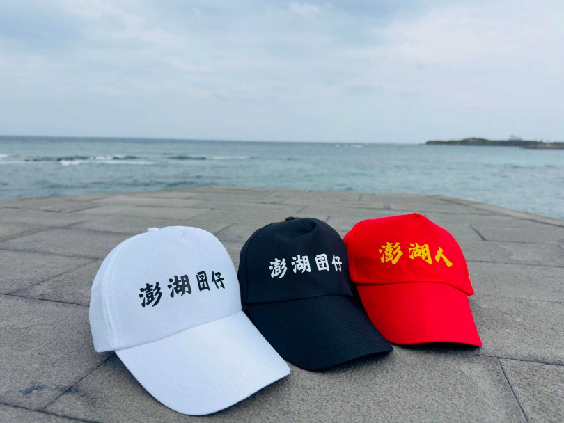 許智富送競選小物帽子涉嫌賄選。(圖/翻攝臉書/許智富)