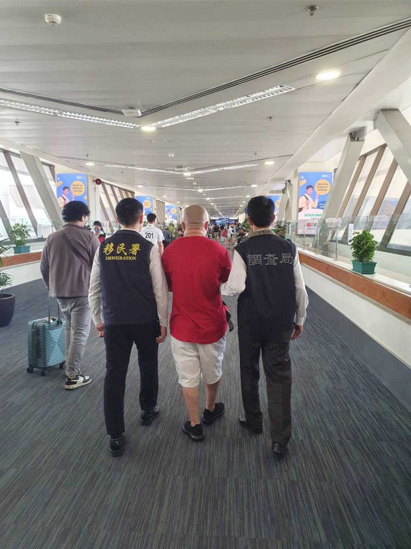 調查局赴菲押解李員返台歸案。（圖／調查局提供）