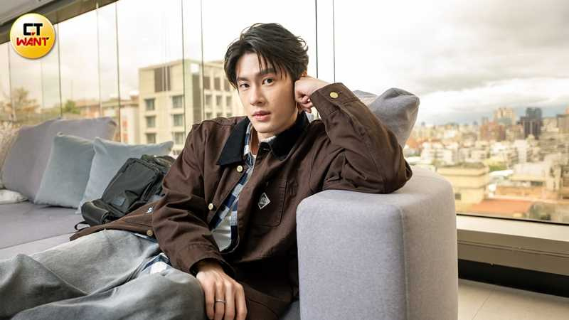 張家陞出門會噴香水,覺得身上有點香味會給人好印象。(圖/焦正德攝)