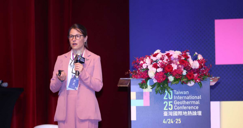 美國可再生能源實驗室(NREL)計畫經理Dr.Amanda Kolker分享美國地熱技術最新進展，臺灣可借鏡美國經驗，擴展地熱潛能、強化能源自主與永續轉型（圖／經濟部提供）。