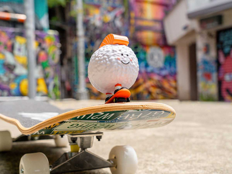 「清水福鮭」充滿好奇心、喜歡滑板運動。（圖／爭鮮提供）