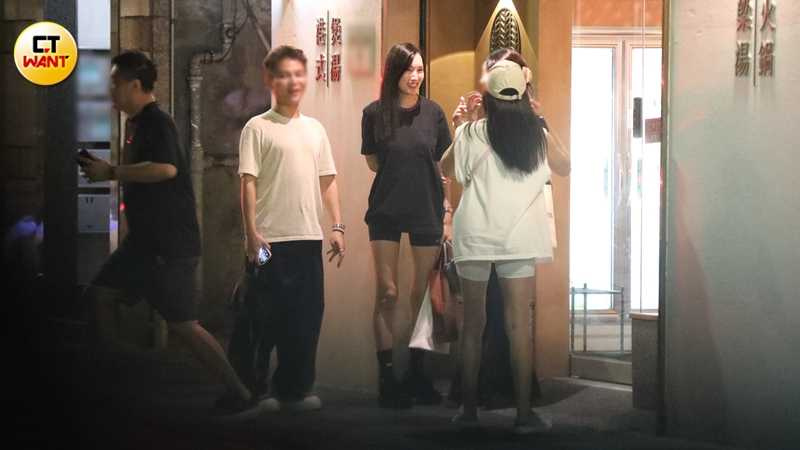 陳若儀雖然沒有特別打扮，但一雙辣腿仍是注目焦點。（圖／本刊攝影組）