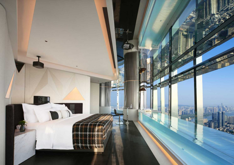 重慶「ISEYA世野高空飯店」的迷你泳池級浴缸。（圖／翻攝自ISEYA世野高空飯店官網）