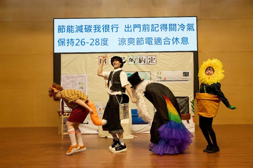台電自2021年起持續走訪全台北中南及離島校園推廣節電,今年度校園節電活動亦將走進超過百所學校,以戲劇、相聲、桌遊及繪本等四大主題進行推廣。活動好評開放報名中,歡迎全台小學中年級教師把握。(圖片提供/台電)