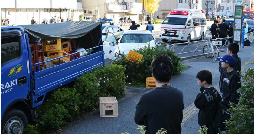 日本東京足立區昨中午發生重大汽車衝撞及肇事逃逸事件。（圖／達志／美聯社）