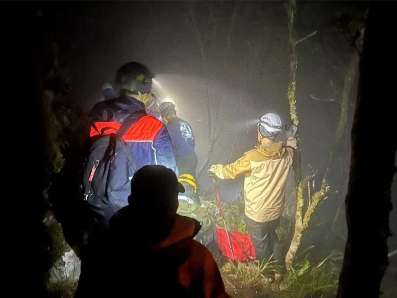 搜救行動一度因天候不佳暫撤。（圖／民眾提供）