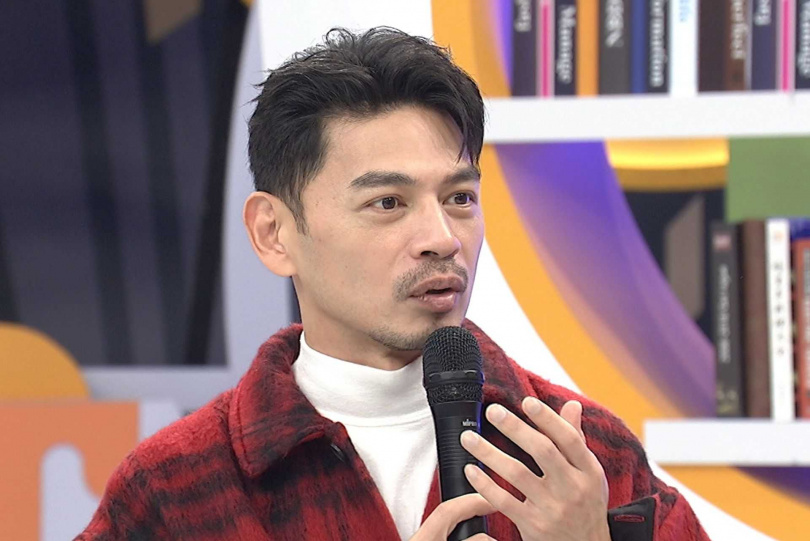 阿Ken聽給予安心亞跟劉書宏祝福卻反被虧「笑著哭最痛」。（圖／中天綜合台提供）