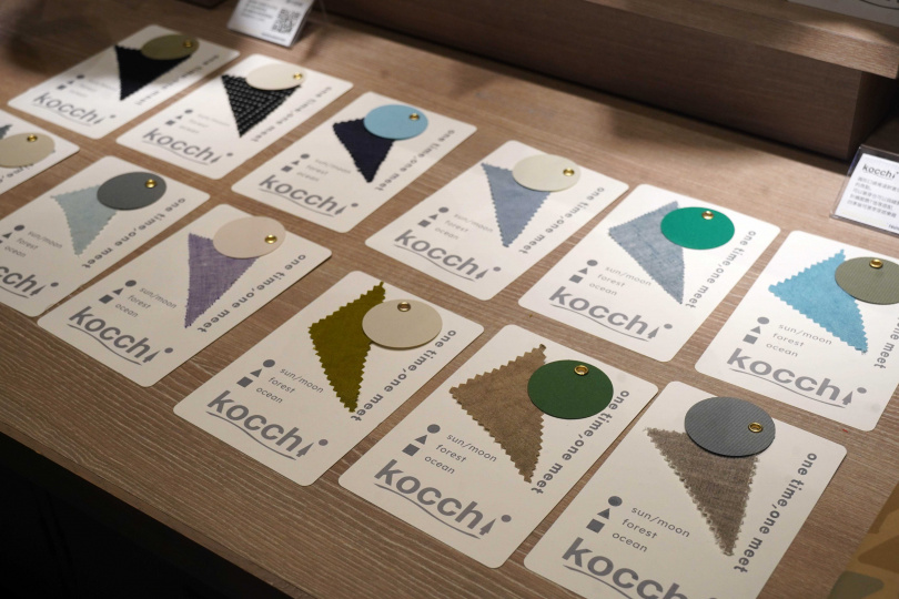 來自靜岡遠州的kocchi從自然擷取設計靈感，這次也展示多種色彩、紋路不同的布料。（圖／魏妤靜攝）