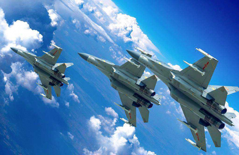 賴清德總統13日表示將對岸定義為「境外敵對勢力」，共軍立刻強力施壓，國軍在17日偵獲26架次各型共機出海活動，其中20架次逾越中線及其延伸線。（圖／新華社）