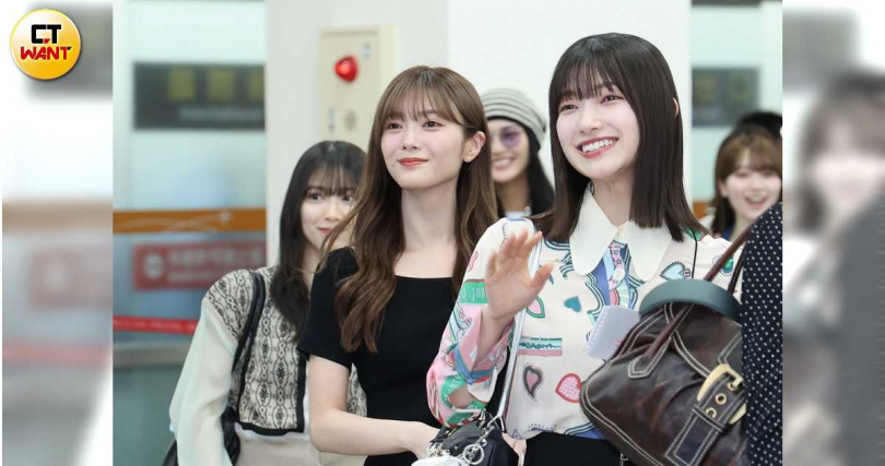 今天是大園玲（右）的生日，粉絲在現場唱起生日快樂歌替她祝壽。（圖／林士傑攝）