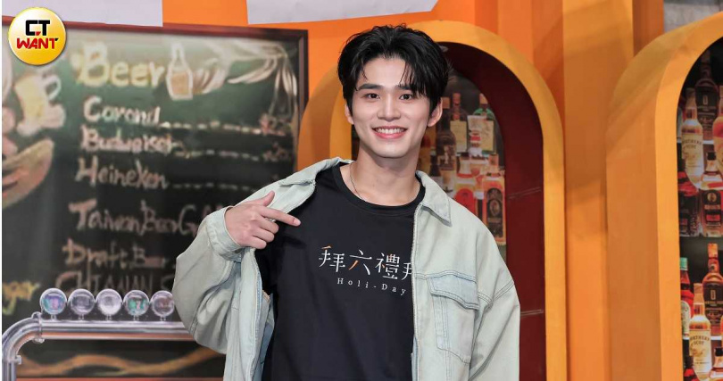 王品澔跟媽媽相處就像朋友。（圖／楊澍攝）