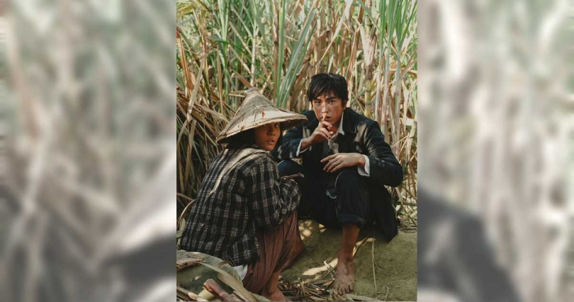 曾敬驊（右）加入演出《大濛》，與方郁婷（左）飾演兄妹。（圖／華文創提供）