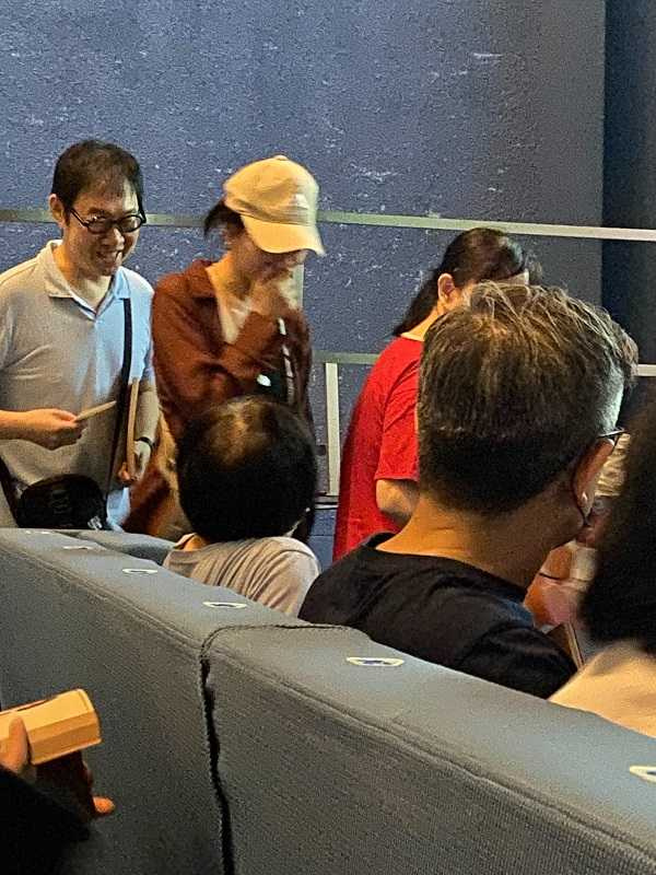 夏于喬跟老公林書宇看舞台劇的同時順便約會，夫妻倆打扮十分休閒。（圖／讀者提供）