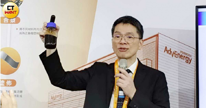 台塑新智能總經理劉慧啟認為微藻可成「吃碳神器」。(圖/陳曼儂攝)