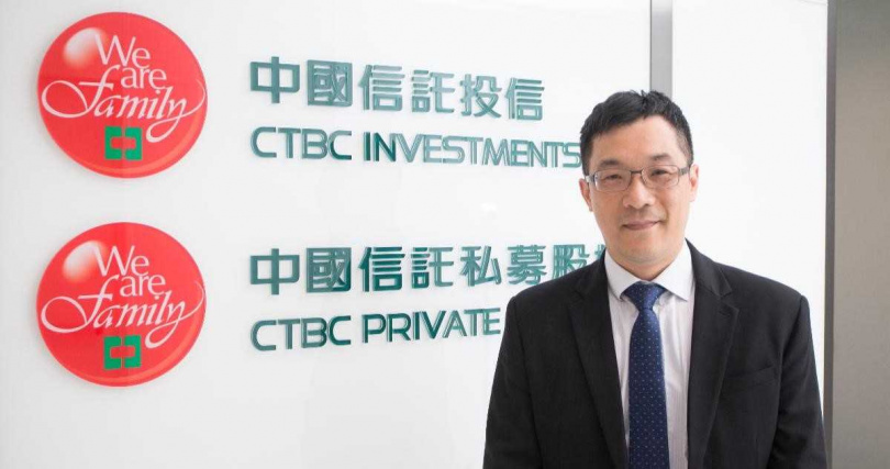 中信投信陳昱彰分析，非投等債收益率長期維持6%～8%，息收優勢明顯。（圖／黃威彬攝）