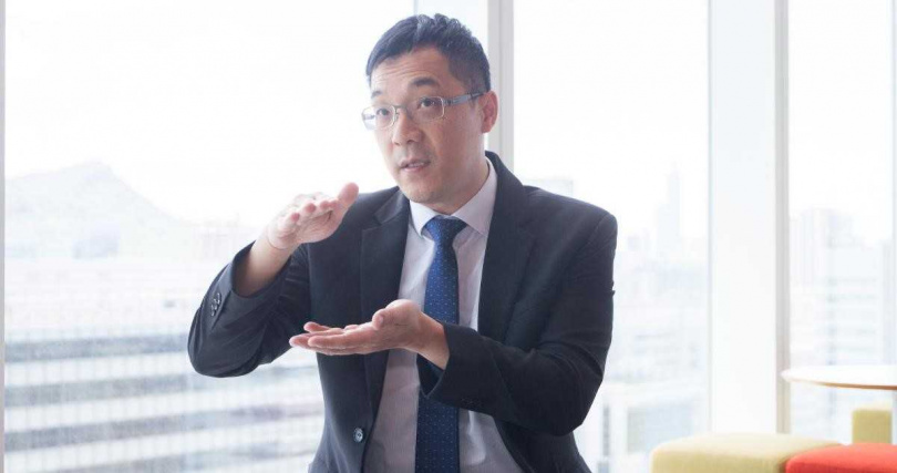 陳昱彰分析，『墮落天使』因短線超賣往往隱含投資契機，正適合作為主動型ETF布局標的。（圖／黃威彬攝）