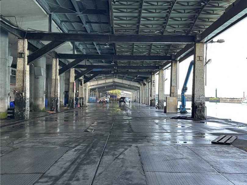 台東縣成功鎮新港區漁市場今(1)日冷清。(圖/中時記者蔡旻妤攝)