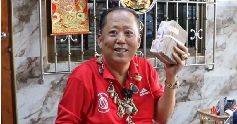 阿農原懸賞30,000泰銖引起爭議，如今態度大轉彎，發聲明表示願和平解決。（圖／翻攝自臉書，อานนท์ รถทอง）
