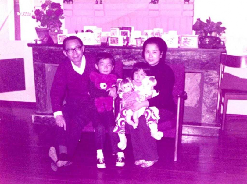 曲艾玲分享一家四口合照。(圖/曲艾玲提供)