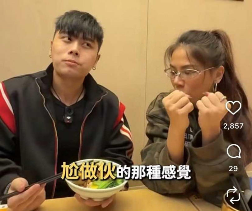 晨灰與蕾菈經常出現在彼此的YT上，看得出頗有交情。（圖／翻攝自晨灰YT）