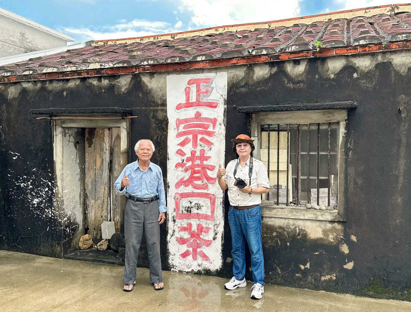 年逾七旬的朱金城老先生與本文作者。（圖／林鴻機攝影）