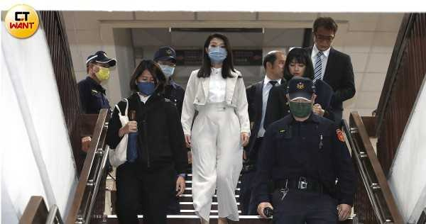 新竹市長高虹安(圖)盤點現有教育資源,希望妥善應對大新竹地區2027高中職「龍子入學潮」。(圖/CTWANT攝影組)