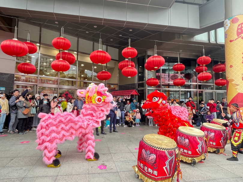 Global Mall全台8店以舞龍舞獅熱鬧開場，「馬吉福袋」買氣火熱，線上預購銷售一空。（圖／Global Mall提供）