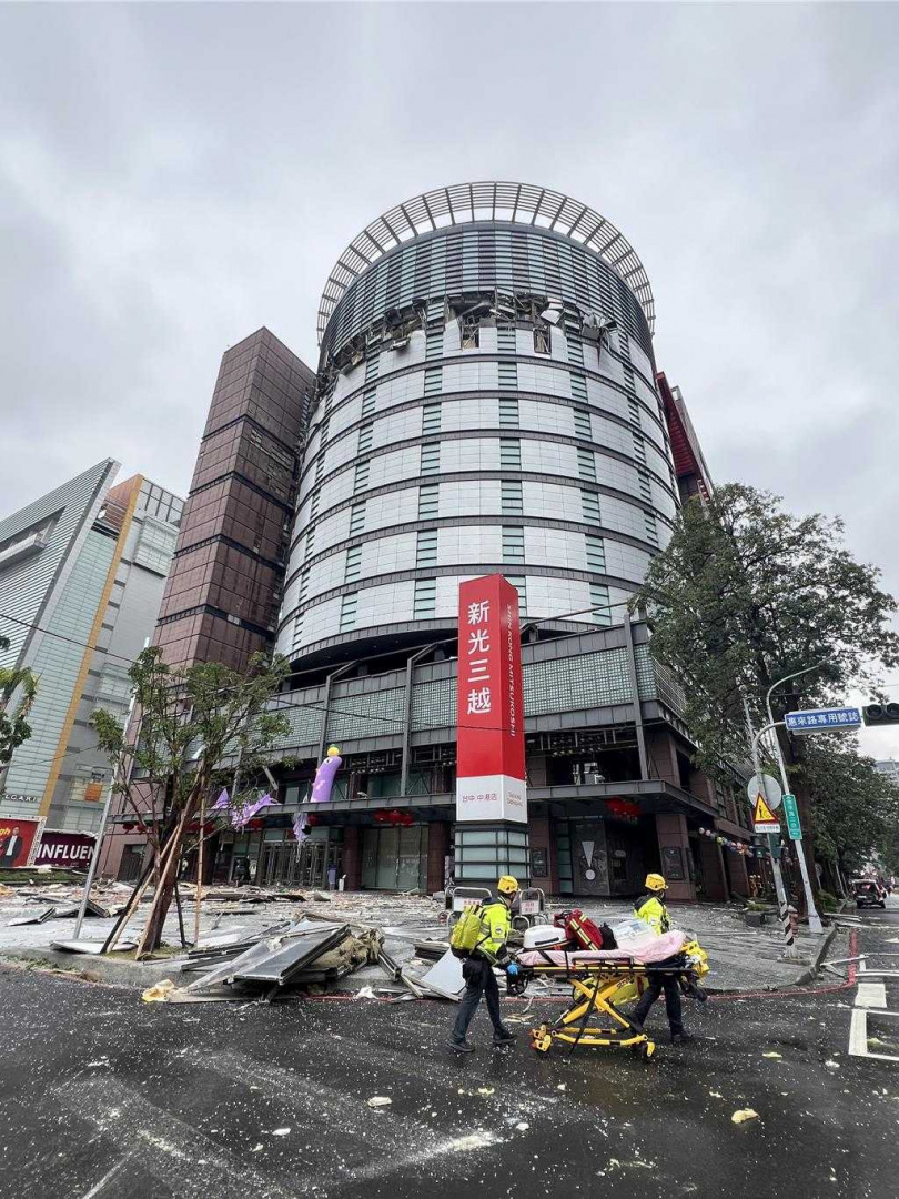 台中新光三越百貨傳出氣爆，現場一片狼藉。（圖／報系資料照）
