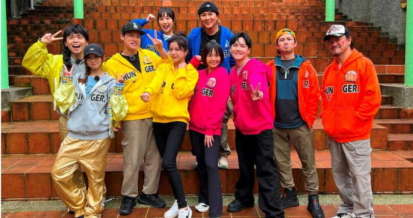 (前排左起)黃豪平、蔡黃汝、許孟哲、謝凱蒂、黃沐妍、許凱皓、孫協志、陳為民,(後排左起)KiWi、王仁甫一同前進南投。(圖/中視提供)