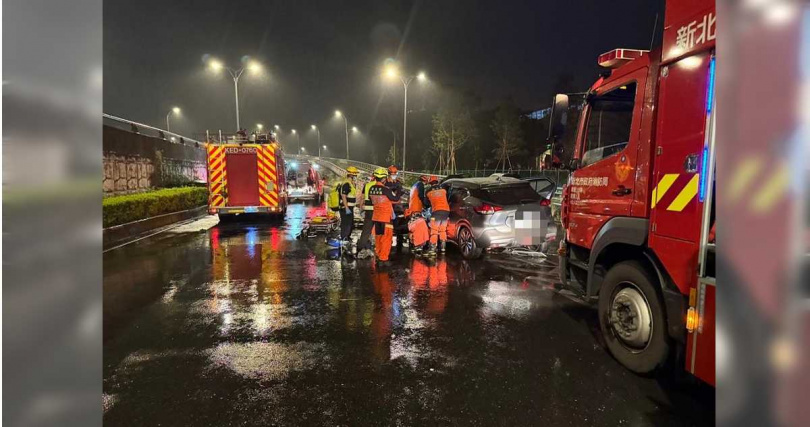 中安大橋發生76歲黃姓男子駕車自撞護欄事故，黃男送醫急救無效。（圖／民眾提供）