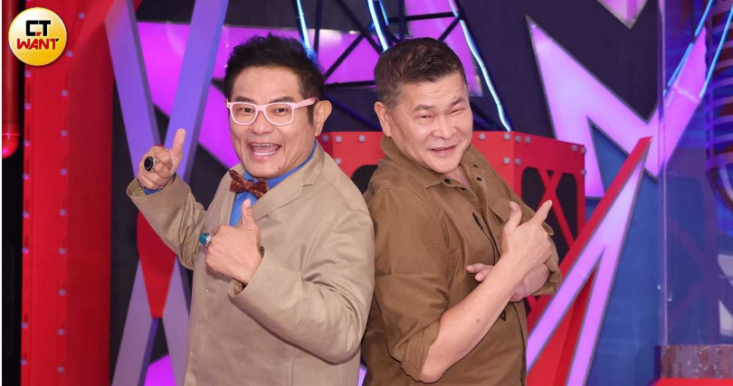 許效舜（左）擔任本季評審，首集請來澎恰恰當飛行嘉賓。（圖／楊澍攝）