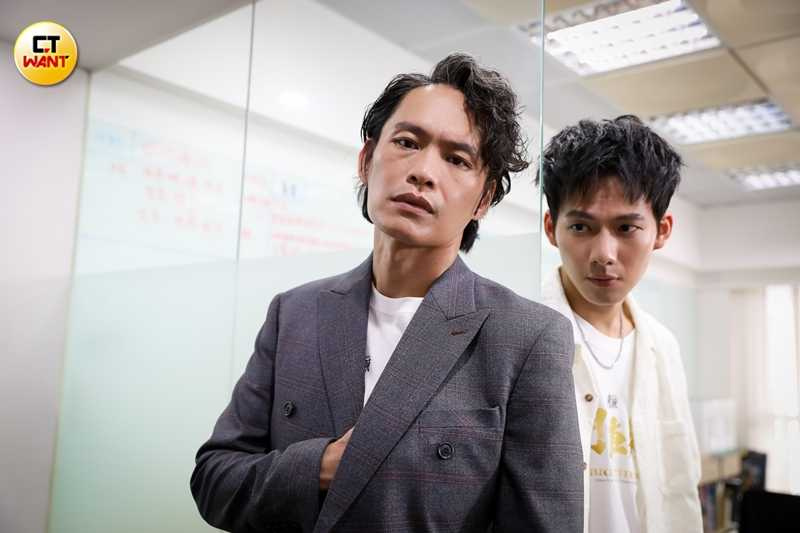 黃鐙輝（左前）笑說演出《角頭－鬥陣欸》比較容易沒耐性。（圖／侯世駿攝）