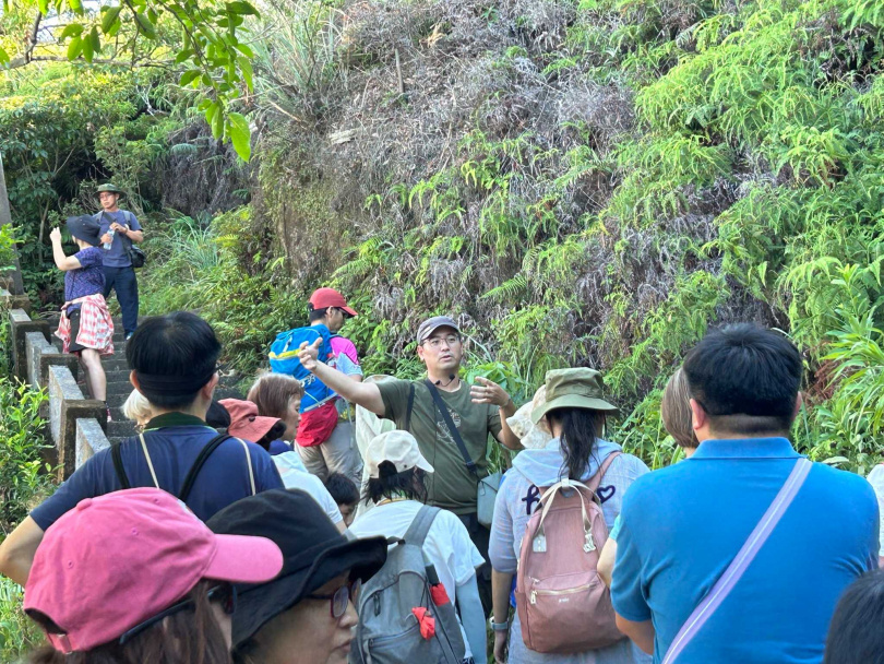 太平青鳥書店也曾與基隆市府合作舉辦各類在地文化「走讀」活動。（圖／翻攝FB／太平青鳥）