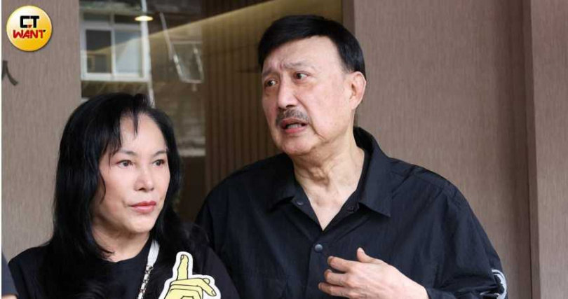 余天、李亞萍夫妻。(圖/林士傑攝)