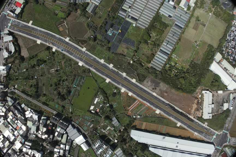 空照圖中可見桃園市延平路延伸段中間預留了7米寬空間，未來要方便三鶯捷運施作。（圖／翻攝自內政部媒體群組）