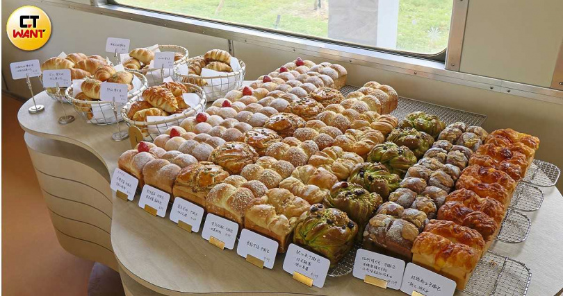 嚴選天然食材的厚里手撕包口感綿密、風味多半清甜,價格主要落在99~139元。(圖/楊澍攝)