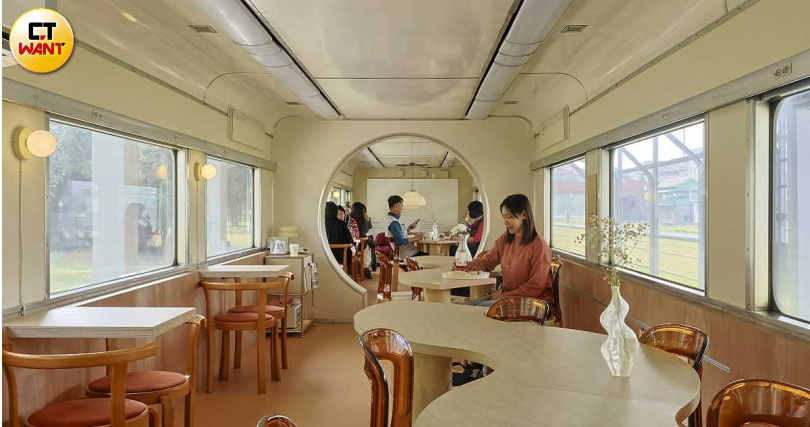 首次開設實體店的「厚里Horli baking」內用區色調溫暖,圓弧桌面活潑了空間,內用區最多容納26~28人。(圖/楊澍攝)